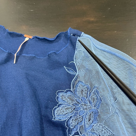 Free People Daniella Embroidered Blue Top Sz Medium - Picture 12 of 16